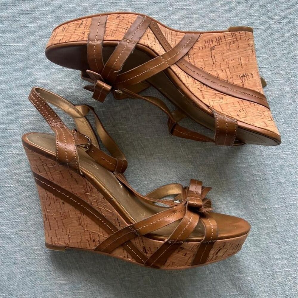 Guess Women's Brown and Tan Sandals